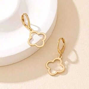 Chic Gold Clover Hoop Earrings